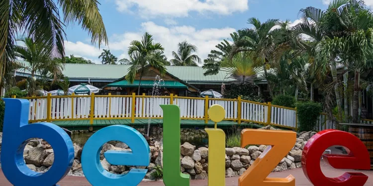 Belice elimina el impuesto de salida a turistas de cinco estados de México