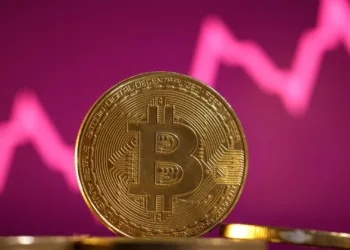 El bitcoin alcanza su mayor precio de la historia al superar los $70,000