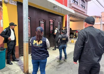 Fiscalía de Guatemala allana locales en operación contra falsificadores de documentos y tramitadores de visas falsas