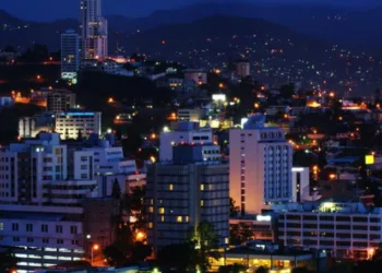 Los empresarios de Honduras evalúan mudar sus empresas a El Salvador, asegura analista