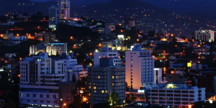 Los empresarios de Honduras evalúan mudar sus empresas a El Salvador, asegura analista