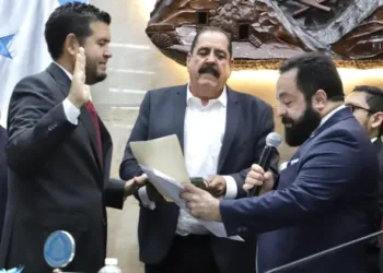 Congreso de Honduras elige a funcionarios de segundo grado y luego sesiona a puerta cerrada