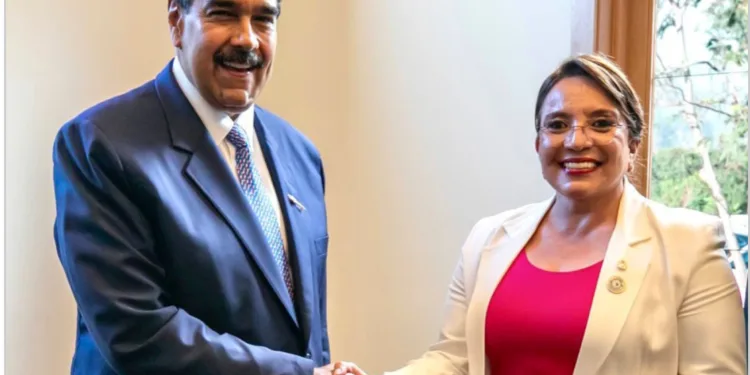 Presidenta de Honduras insinúa que elecciones de Venezuela son libres, justas y democráticas
