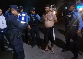 Pandillero salvadoreño es arrestado en Honduras y entregado a las autoridades de su país