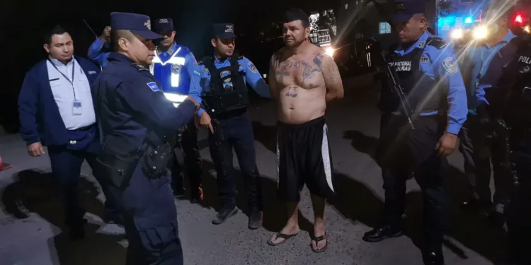 Pandillero salvadoreño es arrestado en Honduras y entregado a las autoridades de su país