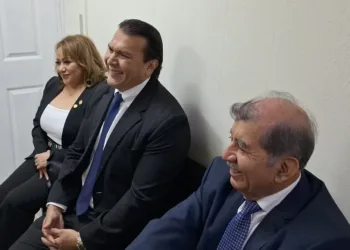 Magistrados electorales acusados por presunta compra irregular llegan a juzgados guatemaltecos