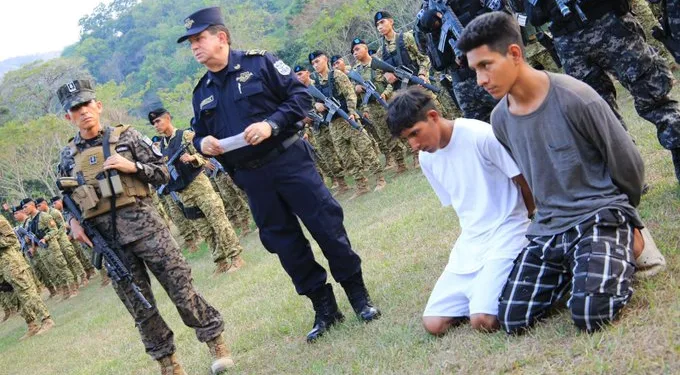 Bukele militariza varios distritos del norte de El Salvador en respuesta a dos homicidios