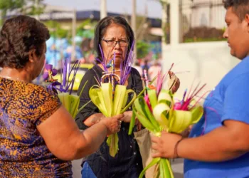Entre ramos y procesiones centroamericanos marcan el inicio de Semana Santa
