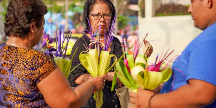 Entre ramos y procesiones centroamericanos marcan el inicio de Semana Santa