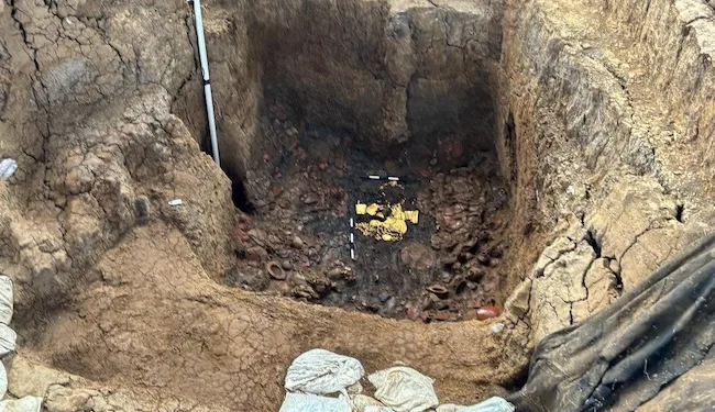 Descubren en Panamá una tumba de 1,200 años llena de tesoros