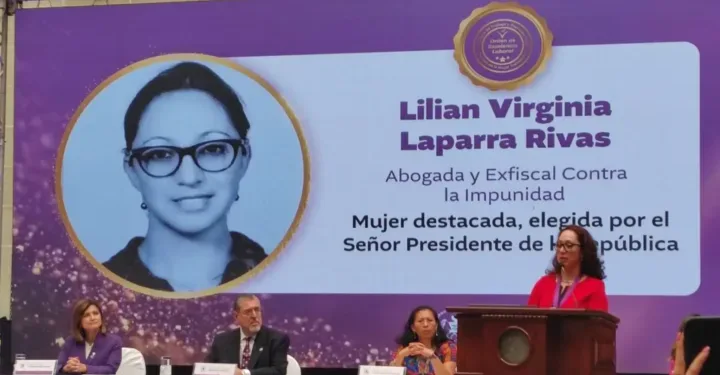 Exfiscal anticorrupción de Guatemala recibe reconocimiento de parte del presidente