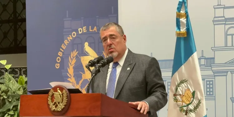 Presidente Arévalo dice que apoyo de EEUU es vital para recuperar la democracia en Guatemala