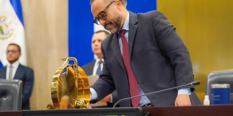 Presidente de la Asamblea Legislativa salvadoreña será reelegido en el cargo