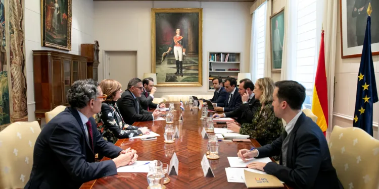 Costa Rica busca inversionistas en España para cerca de $2,000 millones