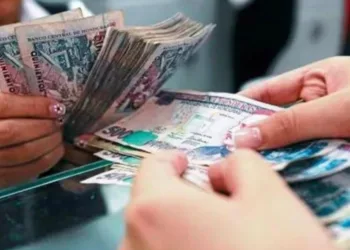 S&P: bajo crecimiento económico y pobreza limitan expansión de la banca en Honduras