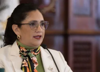 Presidente de Guatemala no sanciona a su ministra de Ambiente por usar recursos estatales para beneficio familiar