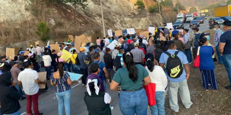 Caos vial en Tegucigalpa por protesta de pacientes con padecimientos renales crónicos