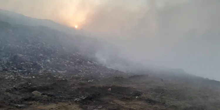 Calidad del aire en Ciudad de Guatemala “extremadamente mala” por contaminación provocada por incendio en basurero