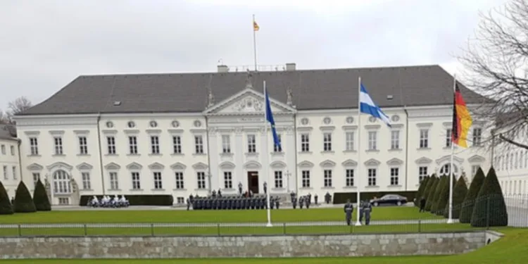 Dictadura de Nicaragua cierra embajada en Alemania y se aísla más de Europa