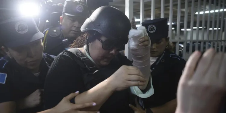 Arrestan a fiscal guatemalteca que sobrevivió a atentado de pistoleros