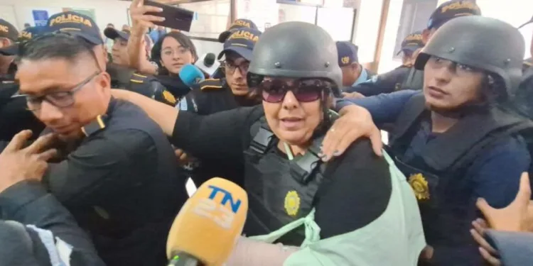 Fiscal guatemalteca acusada de abuso de autoridad queda con arresto domiciliario