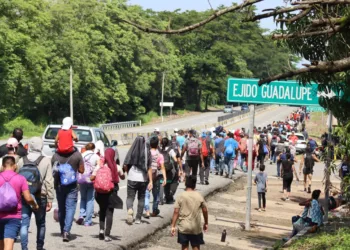 Presidente de Guatemala dice que todos los migrantes deben pasar por el país de forma documentada