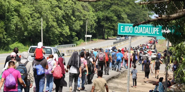 Presidente de Guatemala dice que todos los migrantes deben pasar por el país de forma documentada