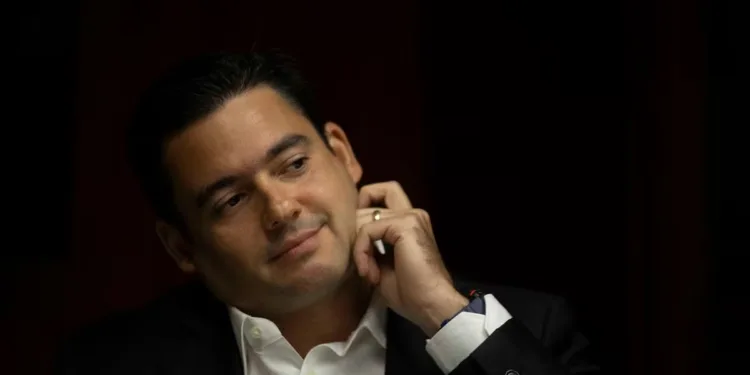 Candidato presidencial Carrizo de Panamá dice que si Mulino no va al debate, él tampoco