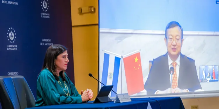 El Salvador y China inician las negociaciones para un tratado comercial