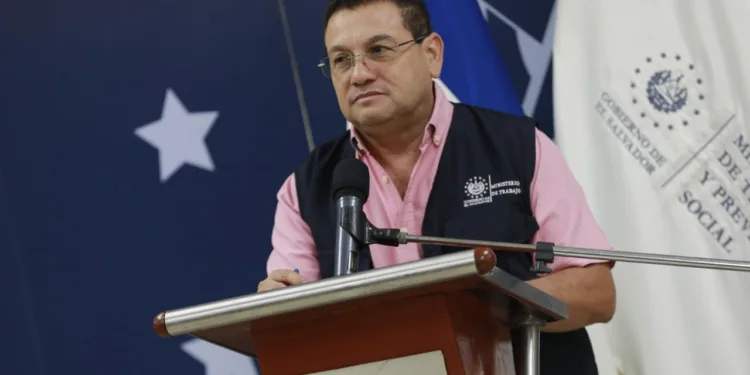 Ministerio de Trabajo salvadoreño anuncia que intervendrá en casos de retrasos en pagos a futbolistas profesionales
