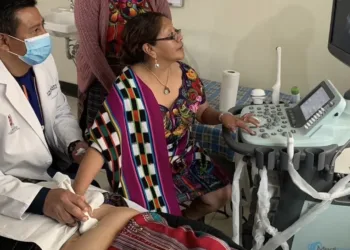 Médico guatemalteco entrenado en Taiwán marca la diferencia en Patzún