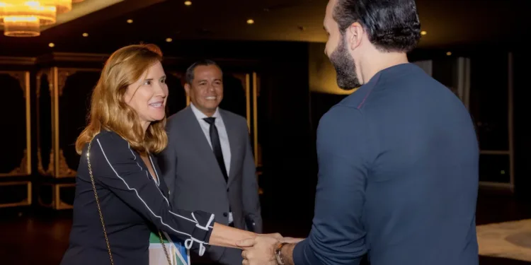 Presidenta del BCIE se reúne con Bukele y reitera financiamiento a El Salvador