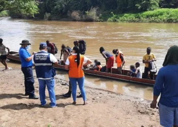 Migrantes atravesando la Selva del Darién, entre Colombia y Panamá.