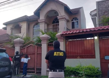 Autoridades de Honduras allanan propiedades de narcos que mueven cocaína desde Sudamérica