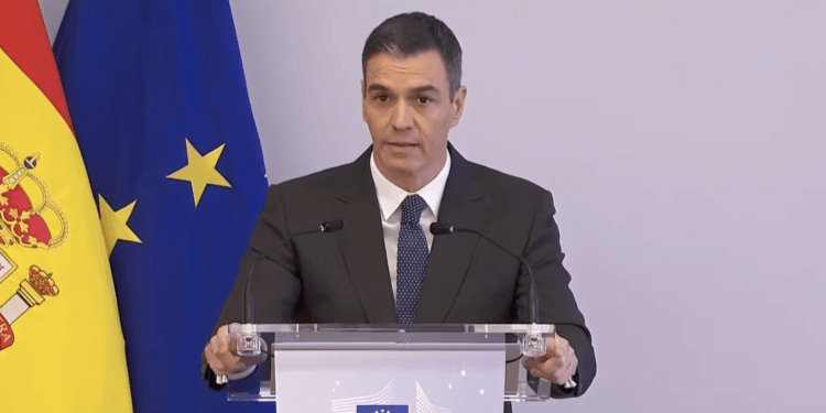 ¿Renuncia o reafirmación? Pedro Sánchez detiene su agenda mientras España está en vilo