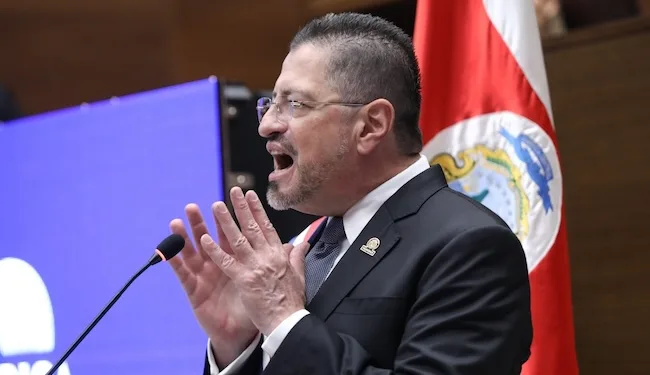 Estudio devela caída en popularidad del presidente de Costa Rica