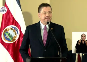 Sala Constitucional amonesta a presidente Chaves por maltrato a la prensa en Costa Rica