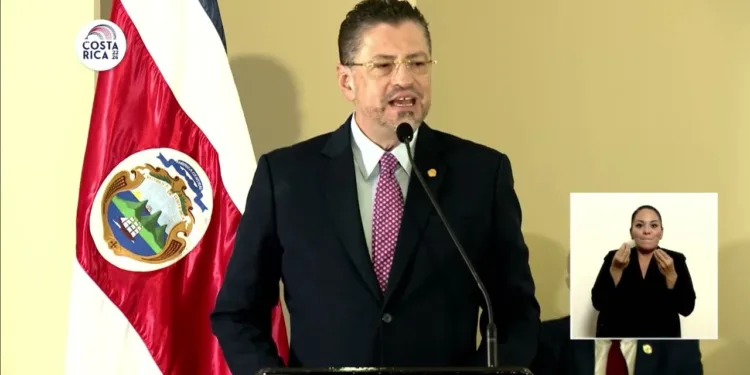 Sala Constitucional amonesta a presidente Chaves por maltrato a la prensa en Costa Rica