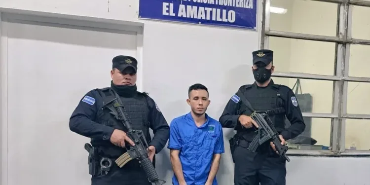 Dictadura de Nicaragua deporta a El Salvador a supuesto marero
