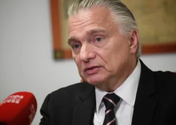 Costa Rica busca apoyo internacional para trasladar migrantes a otros países