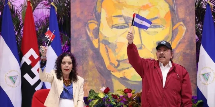 Dictadura de Nicaragua receta “libre” a los trabajadores públicos de Nicaragua