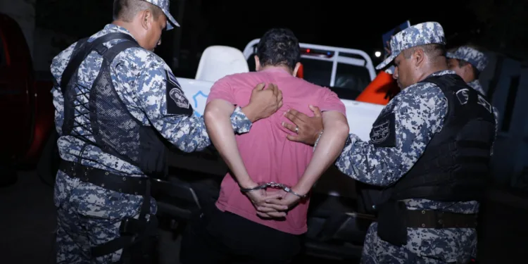 Alcalde salvadoreño arrestado 14 días después de asumir su cargo