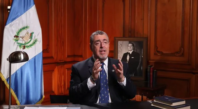 Presidente de Guatemala pedirá al Congreso reforma de ley para destituir a la fiscal general