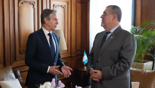 Secretario de Estado de EEUU se reúne con presidente guatemalteco