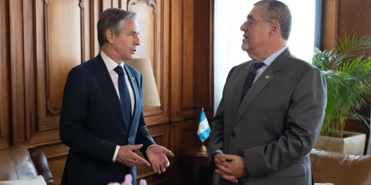 Secretario de Estado de EEUU se reúne con presidente guatemalteco