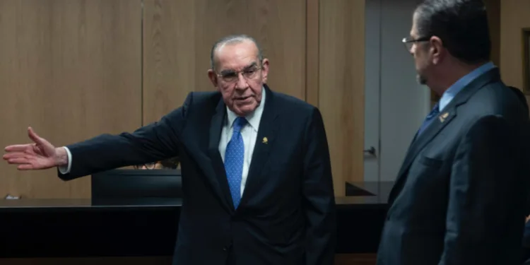 Tensión entre Chaves y Arias sobre comisión investigativa en Costa Rica