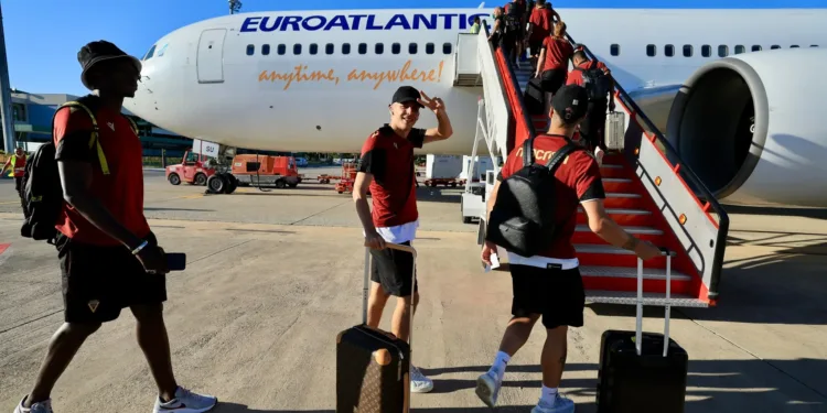 El Cádiz CF suspende su vuelo a El Salvador para juego amistoso tras aterrizaje de emergencia