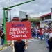 Marchan contra depreciación del dólar en Costa Rica
