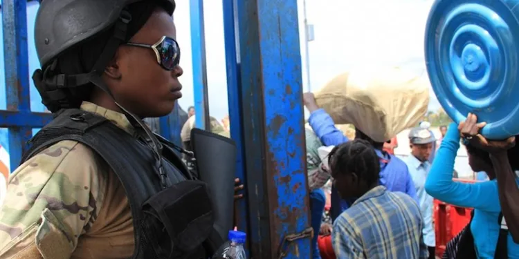 Los haitianos que huyen del caos se enfrentan a la hostilidad de la vecina República Dominicana