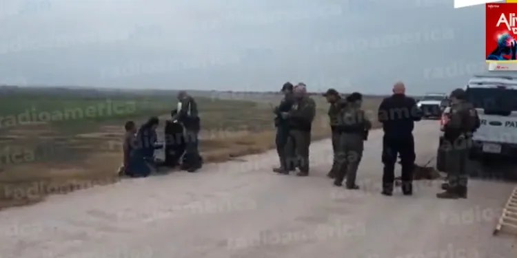 Un hondureño y un salvadoreño detenidos al saltar con una escalera el muro en frontera sur de EEUU